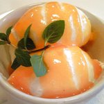 ラミティエ - デザートセット 525円 のフロマージュブランのムース アプリコットソース