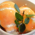 ラミティエ - デザートセット 525円 のフロマージュブランのムース アプリコットソース