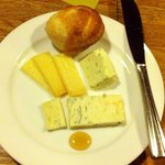 Saba - チーズ盛り合わせ（1200円）