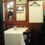 ラミティエ - 店内のテーブル席の風景です