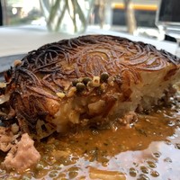 レストラン アルティザン（restaurant Artisan） - 豚もつのソーセージを挟んで焼いたジャガイモのガレット2,200円