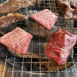 炭火焼肉 石焼ビビンバ 勝っちゃん - まるとくカルビ、ハネシタロース、ハラミ等