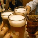 Monjayaki Okonomiyaki Shichifuku - 生ビールはプレモルの香るエール(税別５００円)。他ウーロンハイやウーロン茶で乾杯！