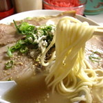 ラーメン専門店 藤原来々軒 - 佐伯ラーメンらしい中太麺