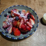 納屋珈琲 ひなた - 苺のフレンチトースト