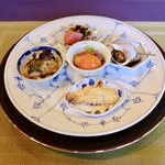 イチカワ - 前菜（豉椒煎牛肉、米燻香鯵魚、香蒜汁海螺、干貝粉鮮筍、紹興汁蛋黄）