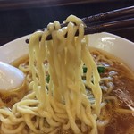 竹末道の駅本陣 - 麺は縮れ麺の太麺
