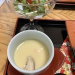 Sushidokoro Uotoku - 茶碗蒸しとサラダ