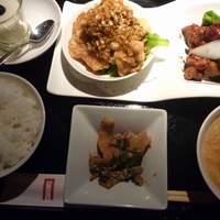 過門香 銀座本店 - 黒酢酢豚と油淋鶏のランチ。