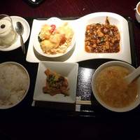 過門香 銀座本店 - エビチリと麻婆豆腐のランチ。
