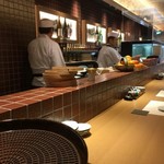 対馬のどぐろとイカ活き造り 博多 魚蔵 - カウンター