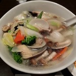 東方紅 - ハマグリと菜の花の彩り野菜湯麺