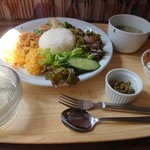 モンゴ モロ - ・ナシゴレン 1200円　選ぶものによっては 1500円