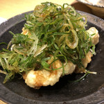 御料理 うえの - こちらも名物ネギあな。火傷しそうなあつあつのふわふわを爽やかなネギと一緒にいただく贅沢♡