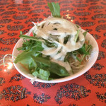 ペルシャ料理 & ハーブティー ナスタラン - サラダ。バジルチーズドレッシングで。