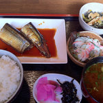 しろくま - 本日の日替わりは、秋刀魚の煮付け
