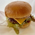 レストラン HACHI - 昨年からずっと気になっていた「ハンバーガー」と、ついにご対面！！