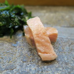 寿司栄 - サクラマス藁燻り