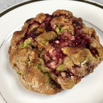 パン マニフィック - 抹茶とラズベリーとホワイトチョコのスコーン ¥240