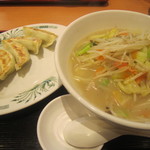 Hidakaya - 野菜たっぷりタンメンと餃子