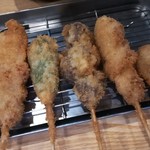 Kushikatsu Shuuchan - 串揚げお肉５本。ヒレ肉、鳥もも、レバ、ササミしそ、豚バラ。