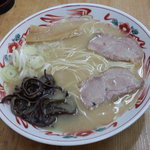 ラーメン・餃子 大勝 - 撮影用ﾗｰﾒﾝ ﾁｬｰｼｭｰが表面張力で浮くってのが凄まじいｗｗ普通有り得ない