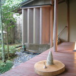 伊古奈 - 部屋付きの露天風呂と縁側