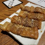 鴨と豚 とんぺら屋 - 名物「とんぺら焼き 白 1本 (90円)」