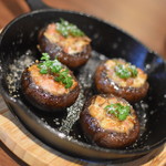 ワインバー バッカス - 詰め物をしたマッシュルーム（６００円）２０１９年３月