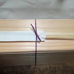 神楽坂 石かわ - この木箱も良い物のような...