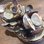 ナガタ店 - 貝殻の山！