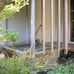 伊古奈 - 庭から見る部屋の露天風呂