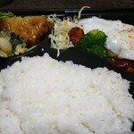 ランチタイム - 目玉焼きハンバーグ¥450