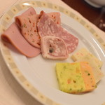 インペリアルバイキング サール - 土日祝日ディナー（８，７００円＋サービス料１０％）の『コールドミート盛り合わせ・海老のテリーヌ・ホタテのテリーヌ・蟹のテリーヌ・野菜のテリーヌ』２０１９年３月