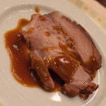 土日祝日ディナー（８，７００円＋サービス料１０％）の『ローストポーク　インゲン豆と根菜添え　マスタードソース』２０１９年３月