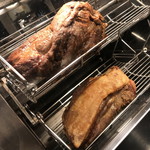 インペリアルバイキング サール - ローストポークがグルグル回っています。２０１９年３月