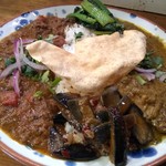 ビートイート - 2019年4月訪問時、長野県産イノシシ100%使用したイノシシとりんごのキーマカレーと三重県産の天然ぶりのカレーの二種もりあいがけ