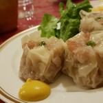 五修堂 - 肉焼売(390円)です。