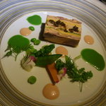 エクアトゥール - 季節のアントレ／マグレ鴨のスモークで巻いたマンゴーとネセロリのプレスオマール、春野菜のサラダ、バニラドレッシング