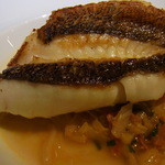 エクアトゥール - 熟成赤ワインのための海の恵み／長崎産カサゴのポアレ、チョリソーとキャベツ、レモンと生姜のナージュ仕立て