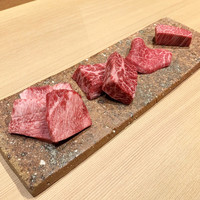 日本焼肉はせ川 表参道店 - 青森県産黒毛和牛 タン薄切り
                    青森県産黒毛和牛 極上ハラミ
                    北海道産 十勝牛とうがらし
                    宮崎県産 宮崎牛フィレ厚切り