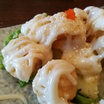 Fong Lye - 海老の旨味にマッチする、ジューシーなパイナップルもゴロゴロ