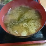 そめ忠 - ワカメとネギの味噌汁