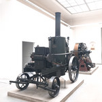 Franziskaner in der Au - 初期の電気自動車も。これも蒸気機関で発電機を回してモーターを動かす、というスタイル。