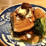 酒井商会 - 豚角煮と酒粕ブルーチーズ