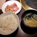 Kokusangyuu Yakiniku Kuidon - ライス、スープ、肉