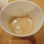 Bekariandokafesanichiichimaru - オーガニックコーヒー　泡立ってるので白っぽく写ってて、ミルクの類は入れてミャい