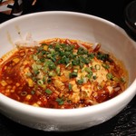 覇王 - たっぷりうまうま汁に浸かった柔らかい鶏むね肉、ゆでもやしが水っぽいからこれいらんな～