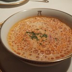 アピシウス - 渡り蟹のスープ カプチーノ仕立て。オマール海老の身もゴロゴロ～(*￣∇￣)ノ