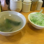 川菜館 - 若布スープ？とサラダ